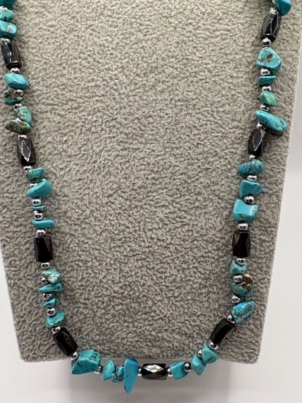 Turquoise Chip and Hematite Bead Necklace - magnetic 30”